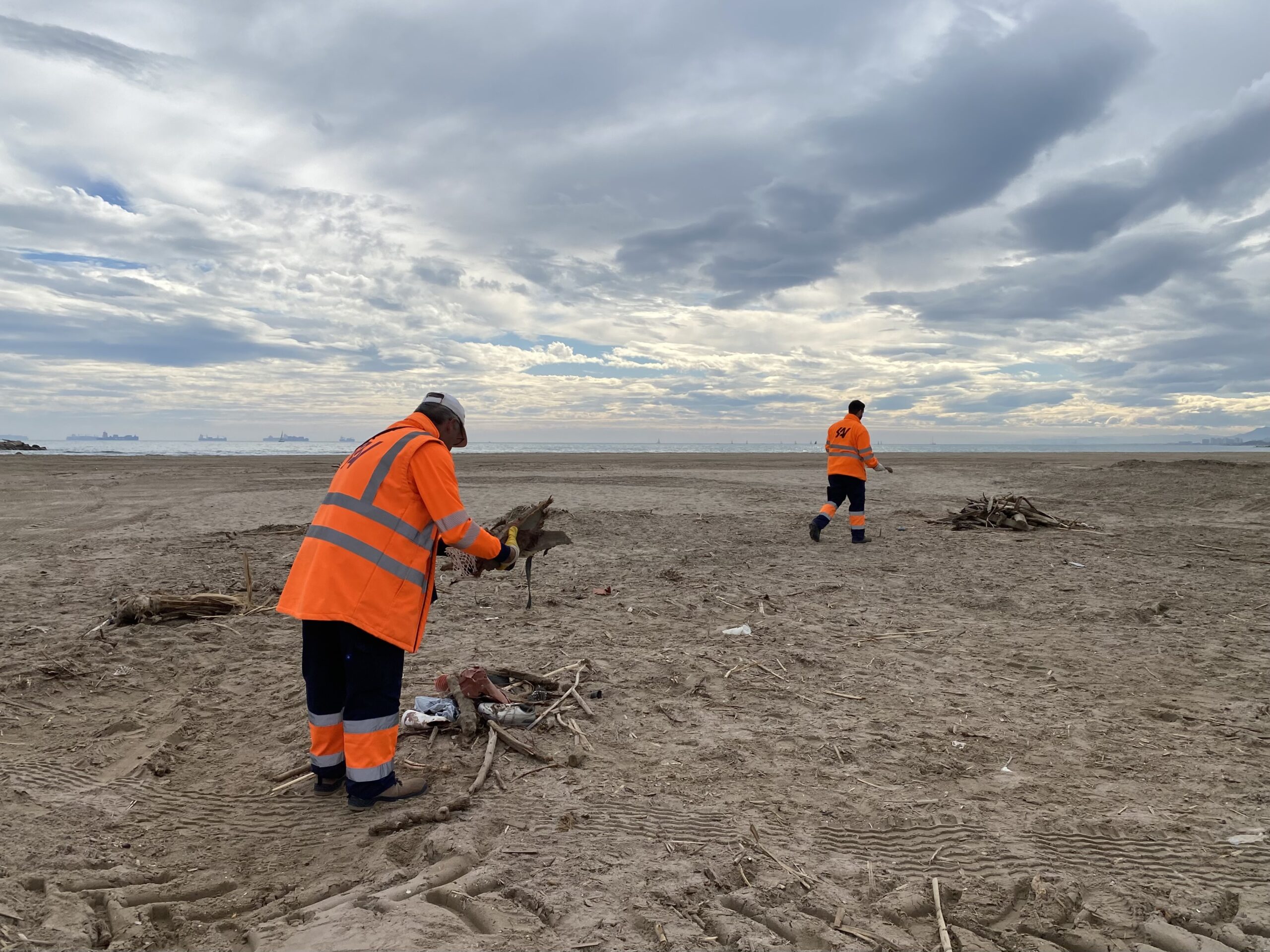 À Valence, sous les déchets la plage